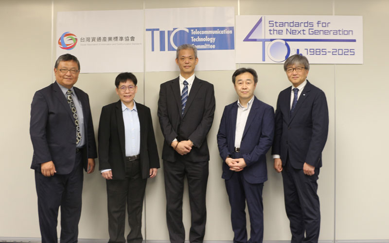 左から 葉 嗣平(Henry Yeh) 氏、邱 碧貞(Pi-Chen Chiu)氏、古賀 一也氏、渡辺 伸吾氏、岩田 秀行