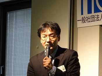 委員長　山崎氏