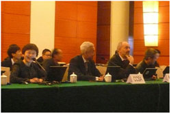 写真6 左から総合議長のLiu氏、ホストCCSAの Yang局長、TSB Rheihard次長