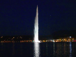 写真3 夜のレマン湖噴水